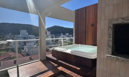 Cobertura Duplex Mobiliada e Decorada apenas 100m da Praia do Mariscal