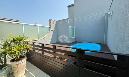 Cobertura Duplex Mobiliada com Vista Parcial do Mar