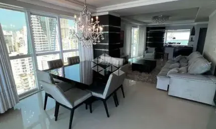 Apartamento com quatro quartos e Vista mar na Meia Praia Itapema SC