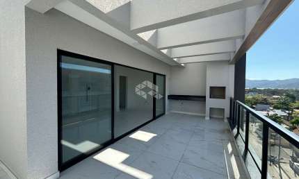Cobertura duplex com quatro suites no Mariscal em Bombinhas SC