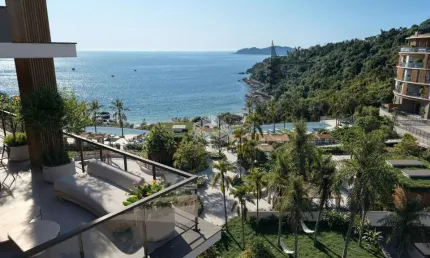 Apartamento com três quartos na praia do Ribeiro em Bombinhas SC