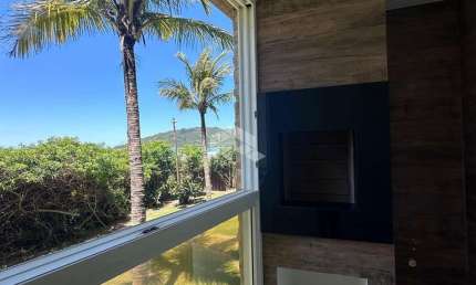 Apartamento pé na areia com duas suítes no  Mariscal em Bombinhas SC