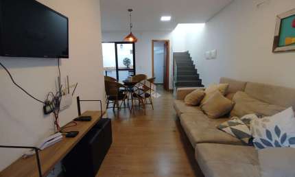 Sobrado duplex mobiliado com duas suites no Mariscal em Bombinhas SC