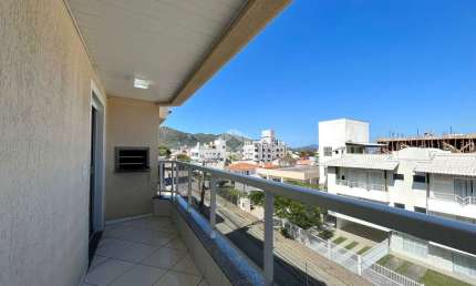 Apartamento muito bem localizado no bairro de Canto Grande