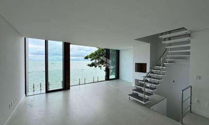 Sobrado triplex , frente mar,  em Morrinhos Bombinhas.