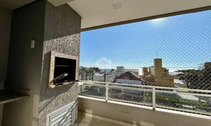 Apartamento com excelente localização na praia de Bombas