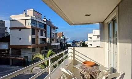 Apartamento a poucos passos do mar  no Mariscal em Bombinhas SC