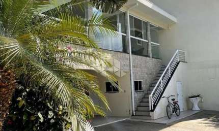 Casa sofisticada com  vista panorâmica no Centro de Bombinhas