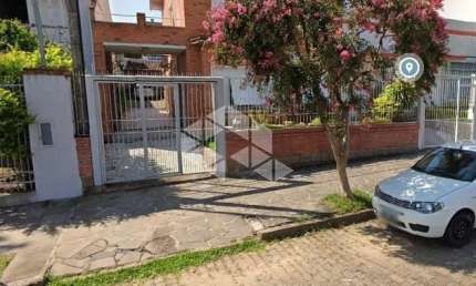 Casa residencial/ comercial em ótimo bairro, estrutura para mais dois pavimentos!