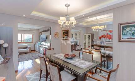 Casa em condomínio, 3 dormitórios, suíte master, closet e sacada com 235m² privativos