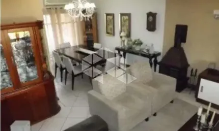 Casa  com 200m² área privativa no bairro hípica, zona sul
