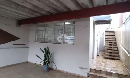 Casa assobradada ampla e confortável no alto da lapa