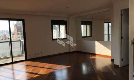 Cobertura à venda no Bairro Paraíso, com 284m² e condomínio com lazer completo.