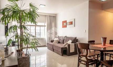 Apartamento de 90m² na Liberdade, reformado, com 02 quartos e 01 vaga de garagem.