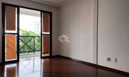 Apartamento 74 m² com 3 quartos ,sendo 1 suíte e 2 vagas de garagem na Chácara Inglesa.