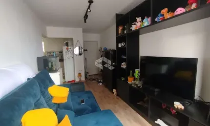 Apartamento totalmente reformado com 3 dorms, 2 banheiros, sem vaga na Rua Catão Vila Romana