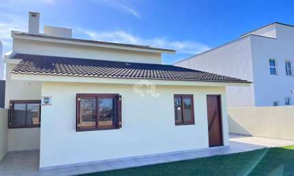 Casa sobrado de 03 dormitórios com suite à venda no bairro Camobi em Santa Maria