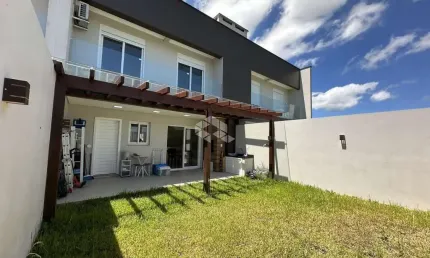 Casa em Camobi, com 3 dormitórios e uma suíte,  com vaga para duas garagem.