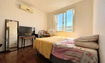 Apartamento com 03 dormitórios, 02 banheiros e vaga de garagem à venda no bairro Nonoai, em Santa Maria.