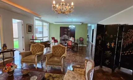 Casa 4 dormitórios, à venda no bairro Nossa Senhora de Lourdes, Santa Maria.