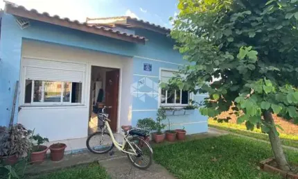 Casa com 02 dormitórios à venda no bairro Camobi, em Santa Maria.