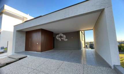 Casa com 03 dormitórios/ 03 suítes a venda no bairro Tomazetti em Santa Maria, RS!
