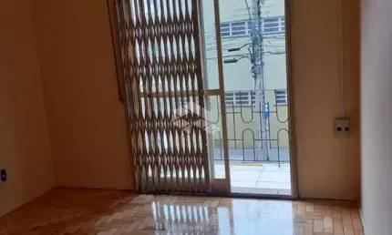 Apartamento com 03 dormitórios e sala com sacada, à venda no bairro Bonfim em Santa Maria.