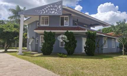 Casa com 03 dormitórios à venda no bairro Camobi em Santa Maria