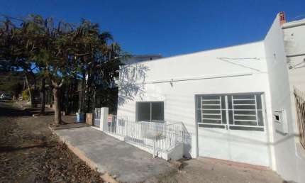 Casa com 03 dormitórios à venda no Bairro Itararé em Santa Maria RS
