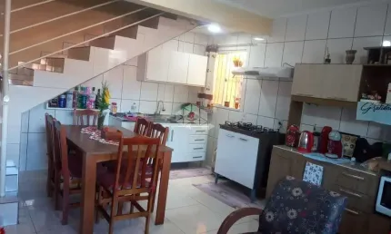Casa  Sobrado com 02 dormitórios, garagem à venda no Parque Pinheiro Machado em Santa Maria
