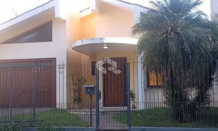 Casa com 04 dormitórios à venda no bairro Nossa Senhora de Lourdes em Santa Maria