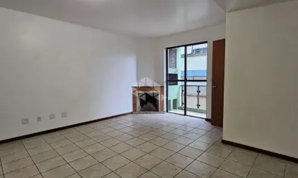 Apartamento Duplex com 3 dormitórios, 3 banheiros, 1 suíte, com sacada, 1 garagem, centro de Santa Maria