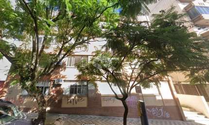 Apartamento com 4 quartos 2 banheiros em area central de Santa Maria.