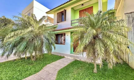 Casa com 04 quartos a venda no bairro Camobi, próximo a UFSM em Santa Maria.