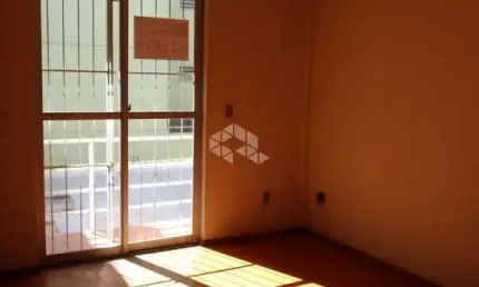 Apartamento de 2 dormitórios com vaga de garagem à venda no bairro Centro em Santa Maria