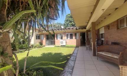 Casa com 4 quartos 5 banheiros  à venda com vaga e piscina em Camobi, Santa Maria, pertinho da UFSM
