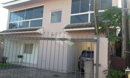 Casa com 03 quartos a venda no bairro Camobi, próximo a UFSM em Santa Maria.