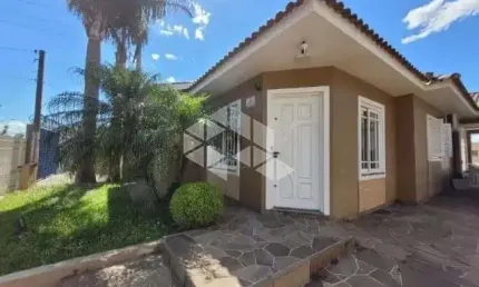 Casa com 3 quartos espaço gourmet com churrasqueira no bairro patronato em santa maria