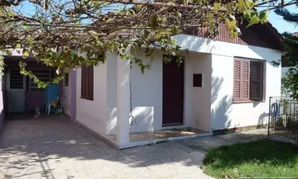 Casa à venda no Bairro Camobi em Santa Maria com 3 quartos