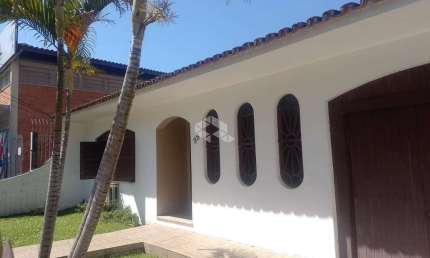 Casa à venda com 3 quartos e suíte no Bairro Nossa Senhora de Lourdes em Santa Maria