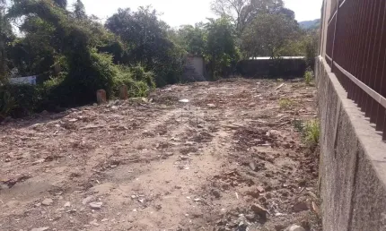 Terreno com 300 metros no bairro Itararé em Santa Maria Rs