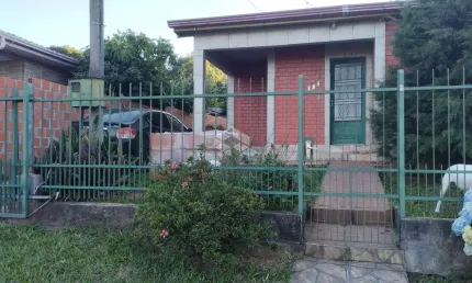 Casa com 03 quartos à venda no bairro boca do monte em santa maria