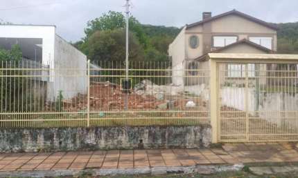 A venda  terreno de 10m x 40m bairro Itararé em Santa Maria