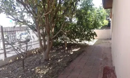 Casa com terreno amplo à venda no bairro lorenzi em santa maria