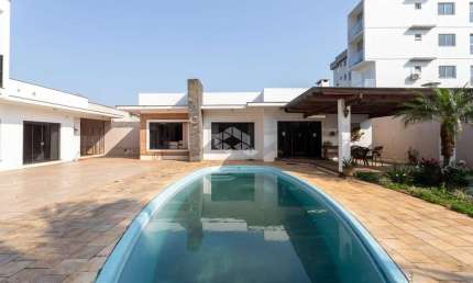 Casa de alto padrão à venda com 4 Quartos em Camobi Santa Maria - RS
