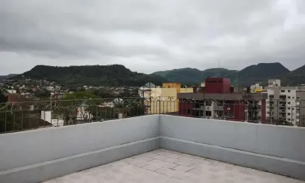 Apartamento/cobertura com 03 dormitórios no bairro Menino Jesus em Santa Maria.