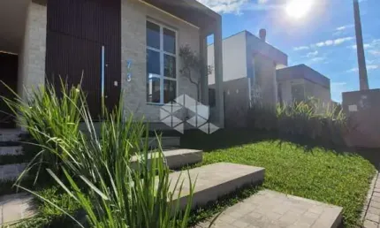 Casa Nova à Venda com 3 quartos, suíte com closet em Condomínio Fechado