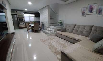 Casa à venda com 3 quartos e suíte no bairro Parque Pinheiro Machado em Santa Maria RS