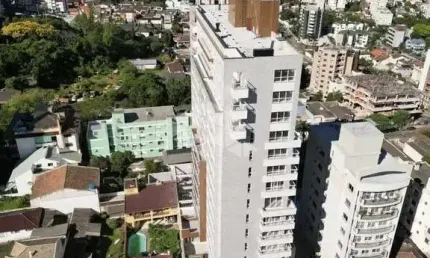 Apartamento 03 suítes, com box duplo em condomínio vertical à venda em Santa Maria