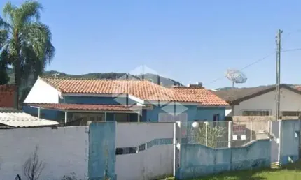 Casa de 2 dormitórios à venda no bairro carolina em santa maria